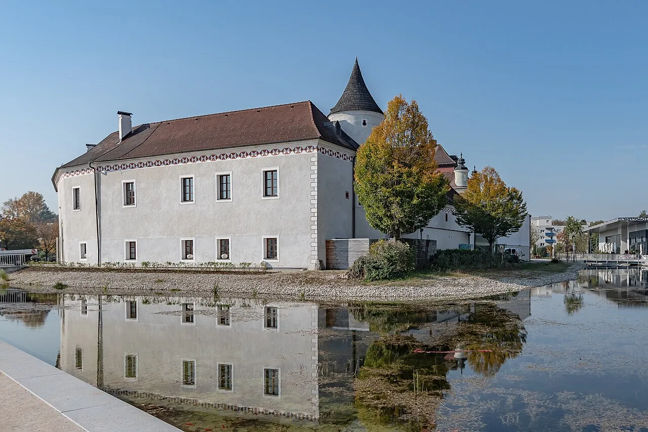 Schloss Traun und sein Wassergraben