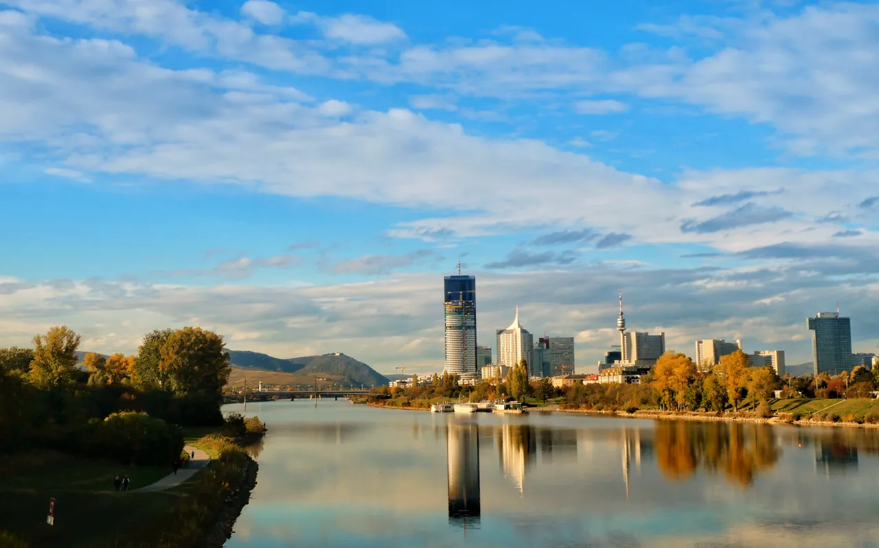 Wiener Skyline auf der anderen Seite der Donau